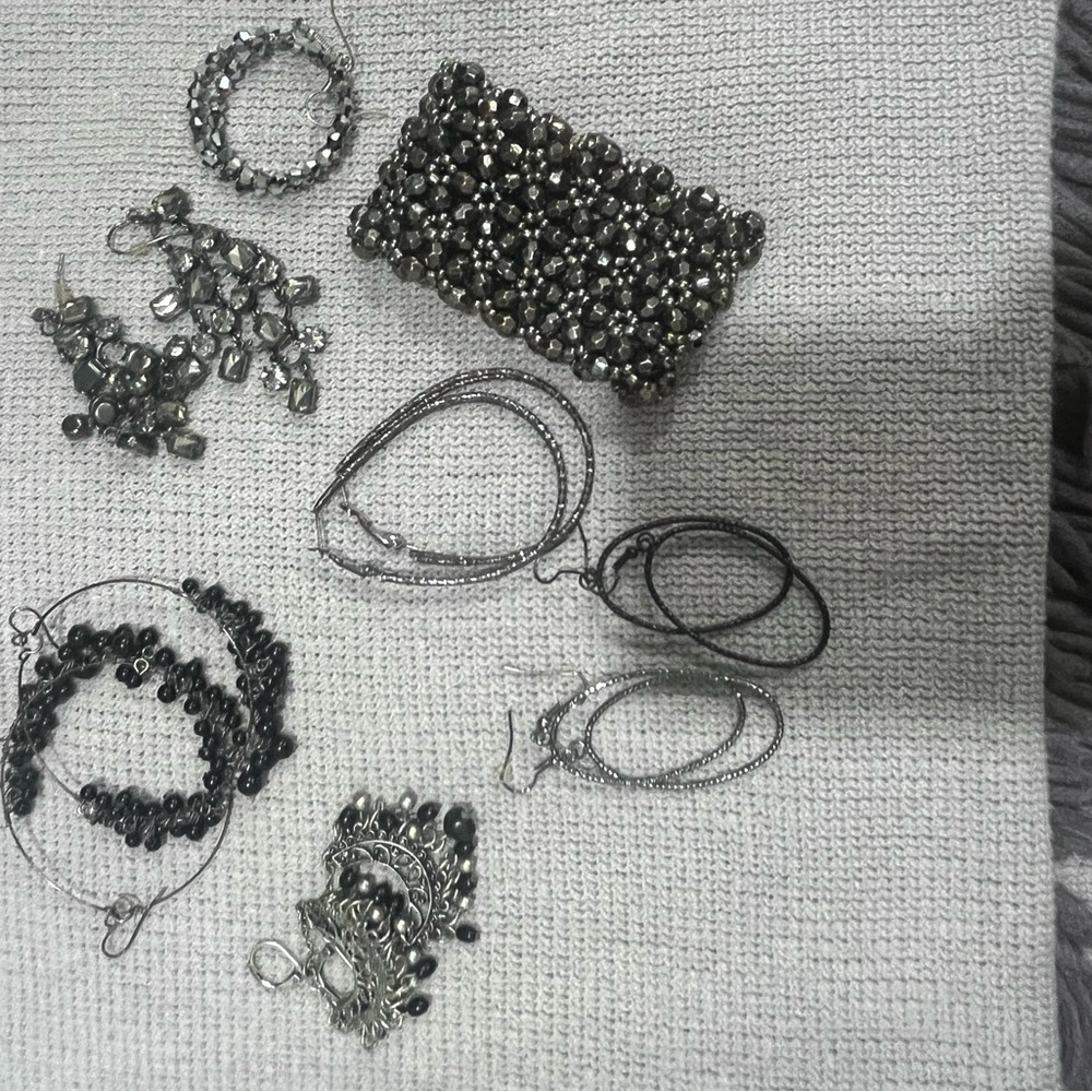 Black and gunmetal Jewelry Set: 7 earrings & 1 bangle bracelet